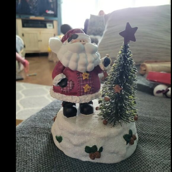 A Berry Merry Christmas Santa Music Figurine - Picture 1 of 2